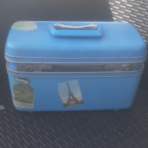 samsonite cosmetic train case